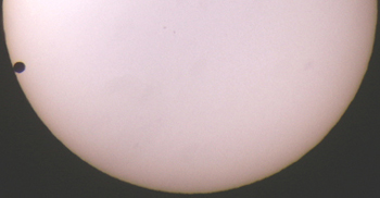 12:04:10 Uhr MEZ: Der 3. Kontakt, Venus "berührt" den Sonnenrand. Ein Tropfeneffekt ging nicht voraus
